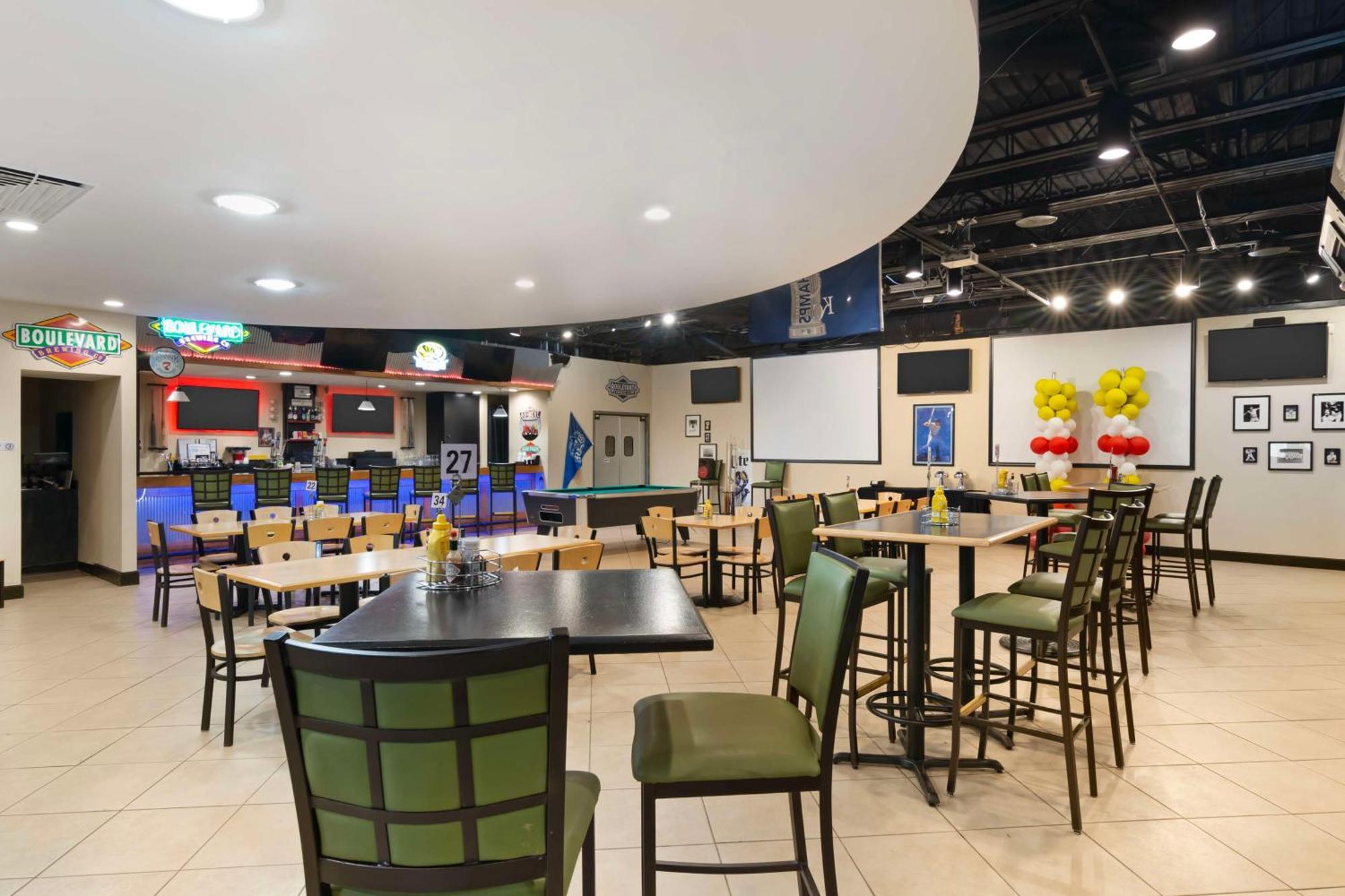 Best Western Plus Kansas City Sports Complex Hotel Exterior foto