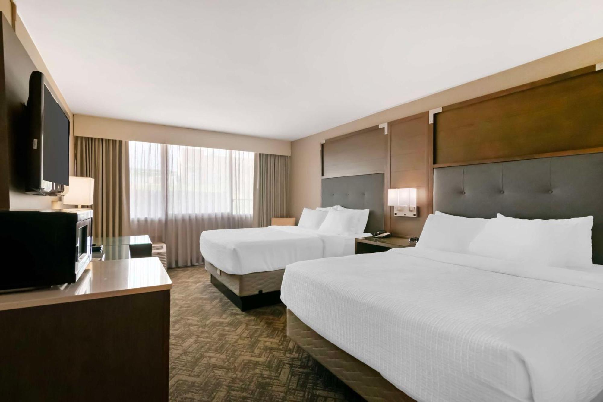 Best Western Plus Kansas City Sports Complex Hotel Exterior foto