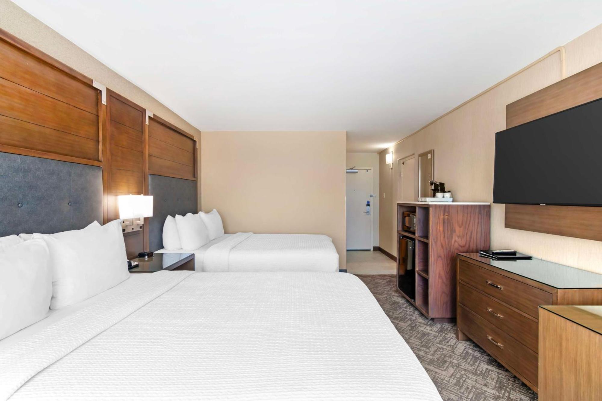 Best Western Plus Kansas City Sports Complex Hotel Exterior foto