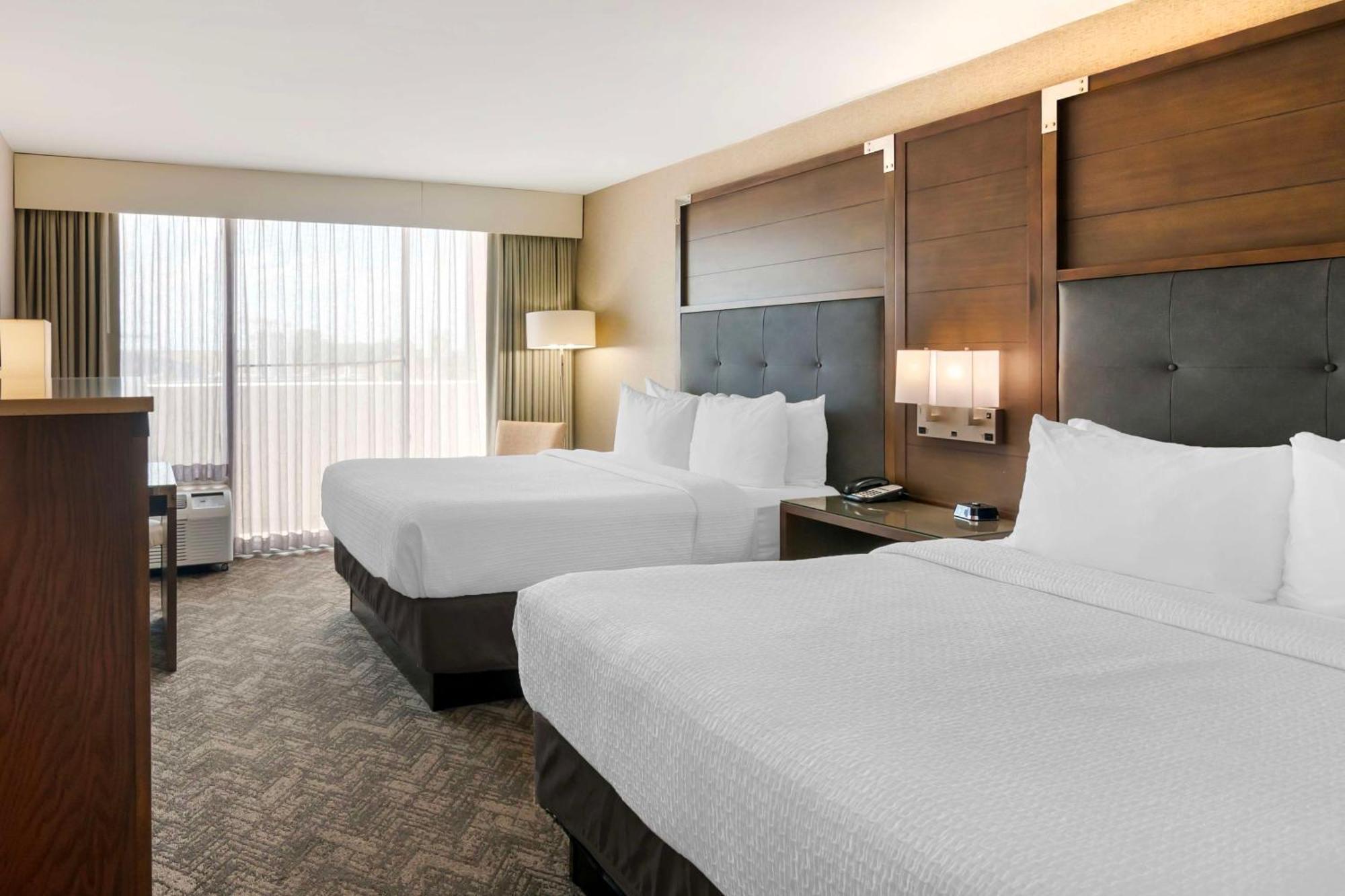 Best Western Plus Kansas City Sports Complex Hotel Exterior foto
